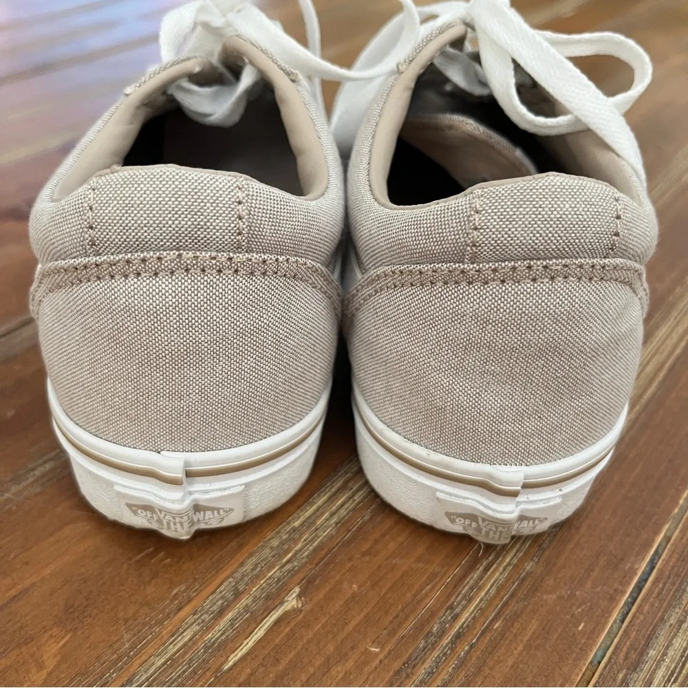 Women’s Vans Taupe Ward Skate Shoes. Size 7.